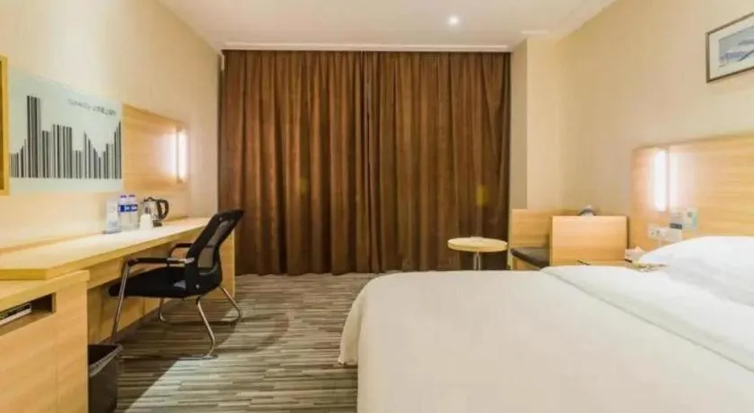 Bed in City Comfort Inn Guangzhou Hanxi Changlong Shiqiao Metro Station