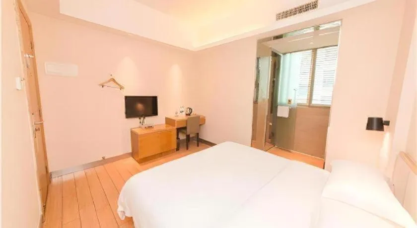 Bed in City Comfort Inn Guangzhou Hanxi Changlong Shiqiao Metro Station