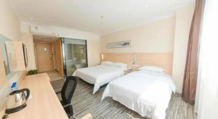 Bed in City Comfort Inn Guangzhou Hanxi Changlong Shiqiao Metro Station
