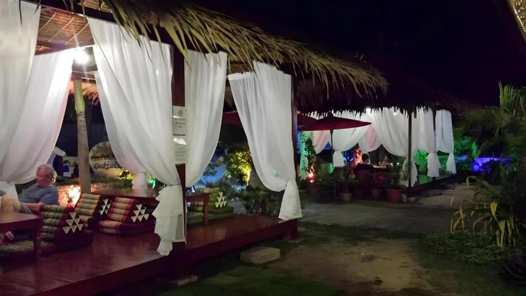 Coucou Bar Hotel and Restaurant