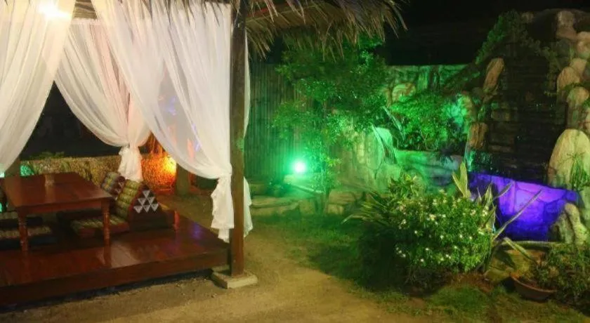 Coucou Bar Hotel and Restaurant