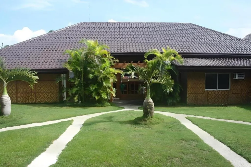 Coucou Bar Hotel and Restaurant