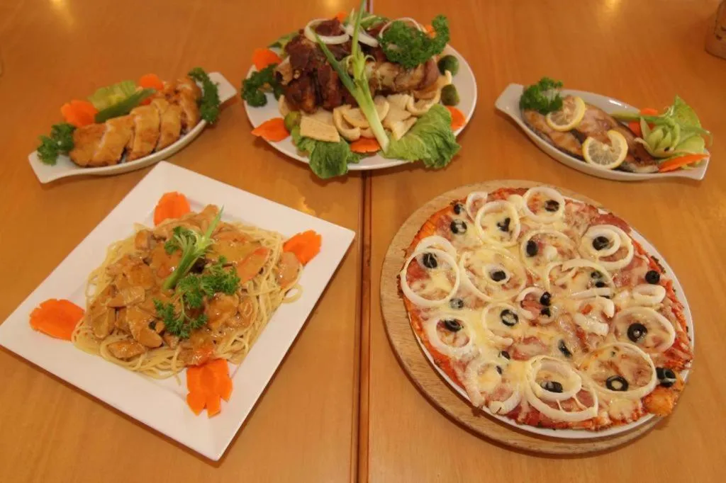 Coucou Bar Hotel and Restaurant