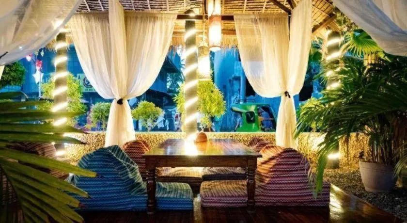 Coucou Bar Hotel and Restaurant