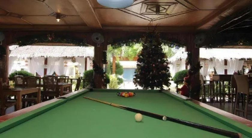 Coucou Bar Hotel and Restaurant