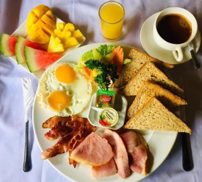 Coucou Bar Hotel and Restaurant