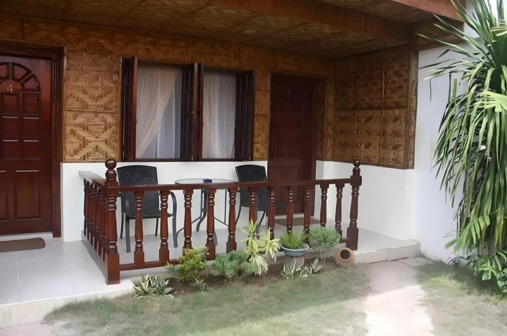 Coucou Bar Hotel and Restaurant