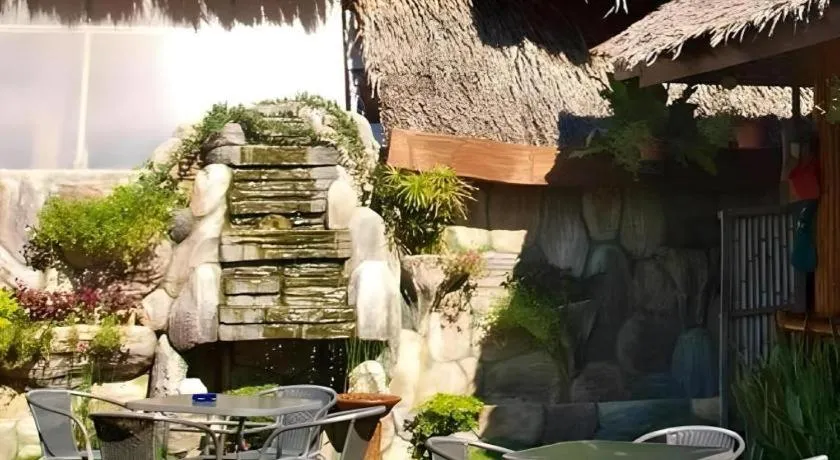 Coucou Bar Hotel and Restaurant