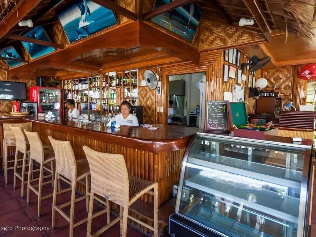 Coucou Bar Hotel and Restaurant