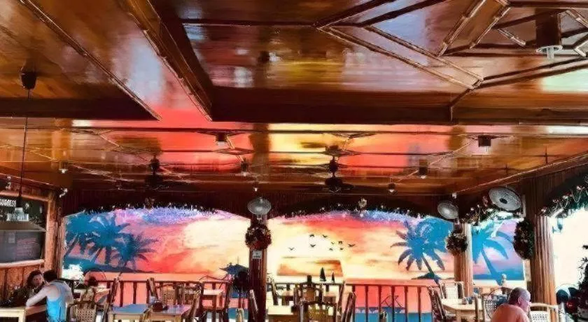 Coucou Bar Hotel and Restaurant