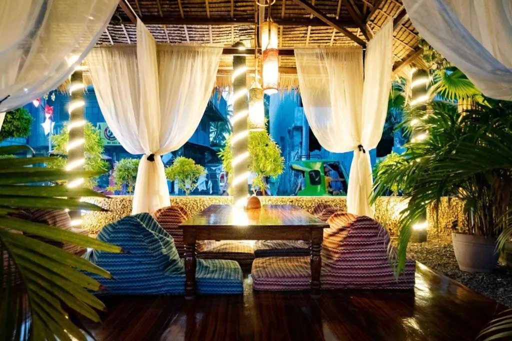 Coucou Bar Hotel and Restaurant