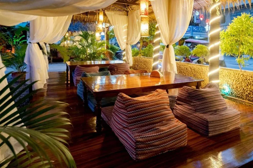 Coucou Bar Hotel and Restaurant