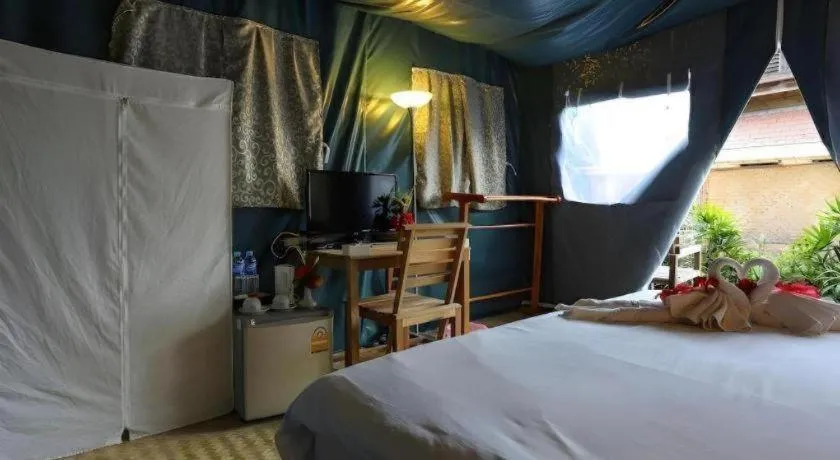 Bed in Koh Mook De Tara Beach Resort