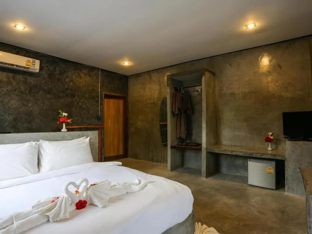 Bed in Koh Mook De Tara Beach Resort