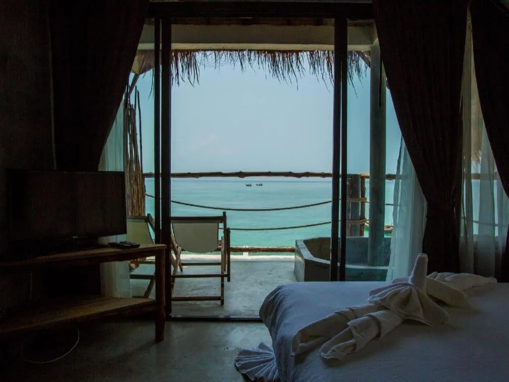 Bed in Koh Mook De Tara Beach Resort