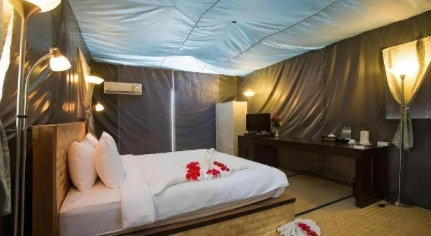 Bed in Koh Mook De Tara Beach Resort