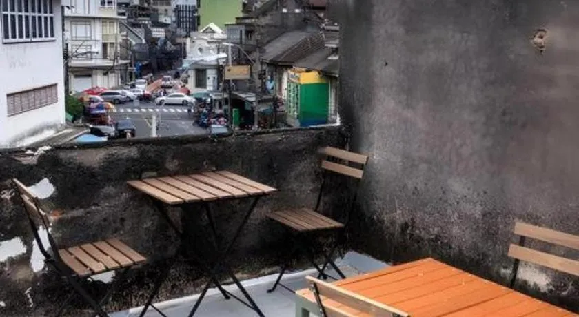 Live Local Cafe & Hotel