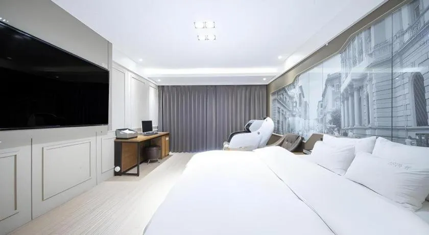 Bed in Pohang Hotel View