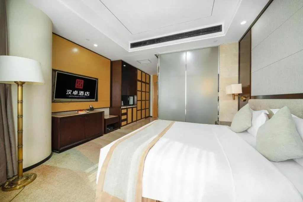 Bed in Hundred Hotel Qingdao