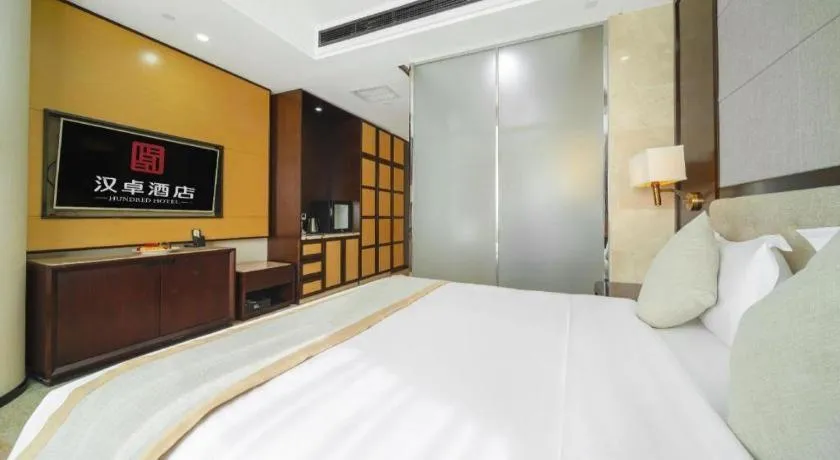 Bed in Hundred Hotel Qingdao