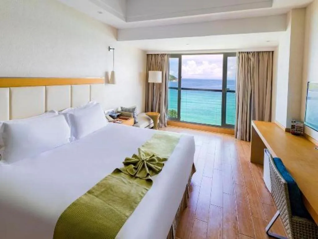Bed in Ocean View Resort Yalong Bay