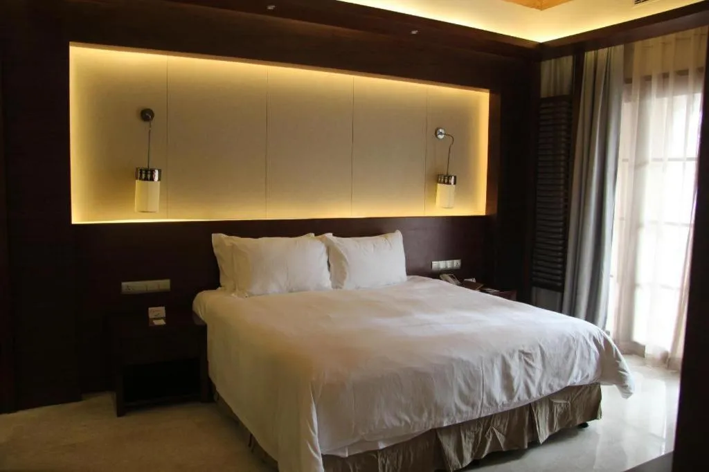 Bed in Ocean View Resort Yalong Bay