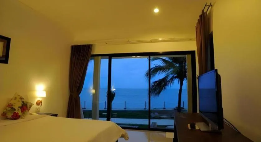 Bed in Villa Phra Chan Resort