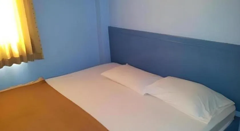 Bed in Centaur Inn Hotel