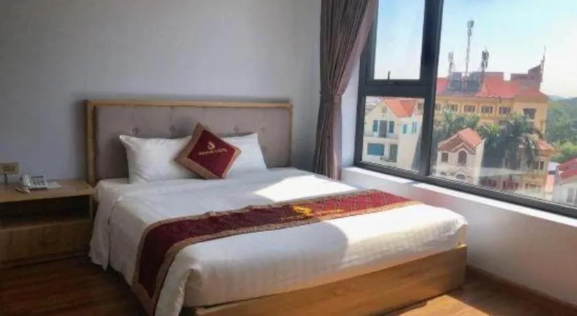 Bed in Phoenix Hotel 3