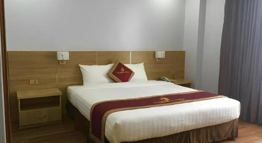 Bed in Phoenix Hotel 3