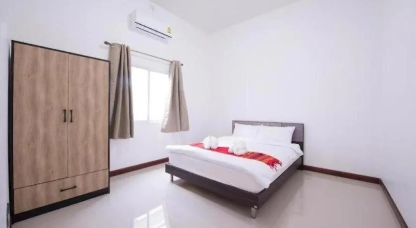 Bed in Bees Smile Hotel