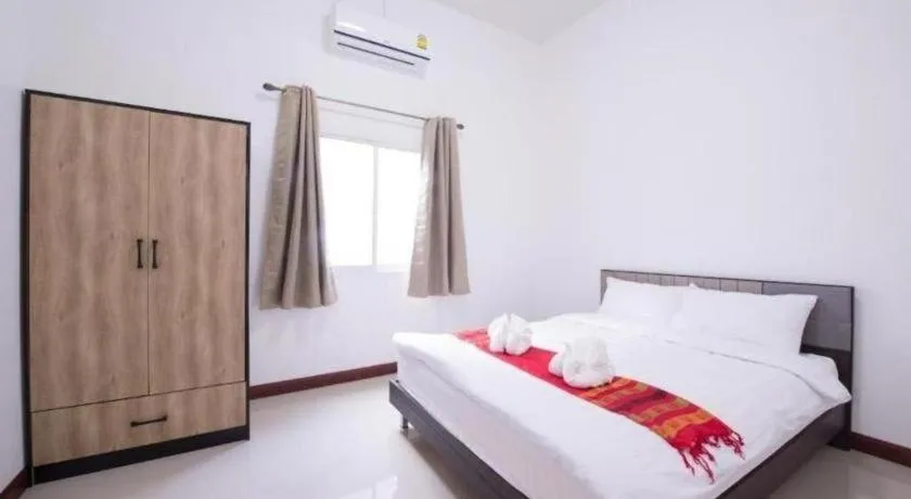 Bed in Bees Smile Hotel