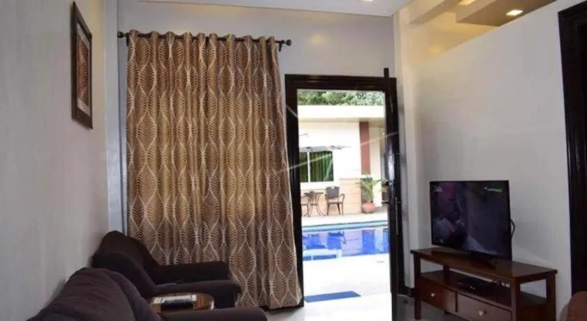 Jo Carter's Hotel & Suites Angeles City