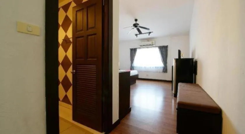 Bed in OYO 520 Pattaya Cantina