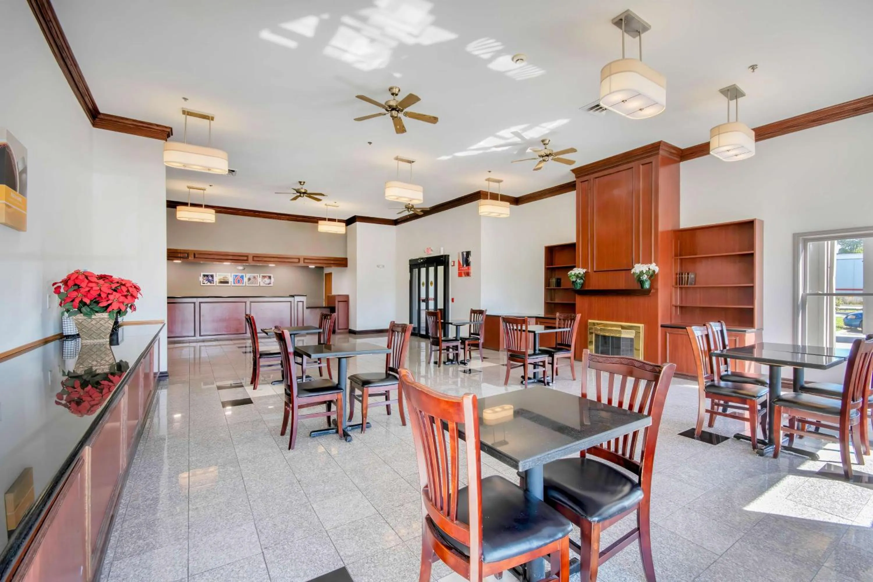 Lobby or reception in Motel 6 Walton, KY - Richwood - Cincinnati Airport South