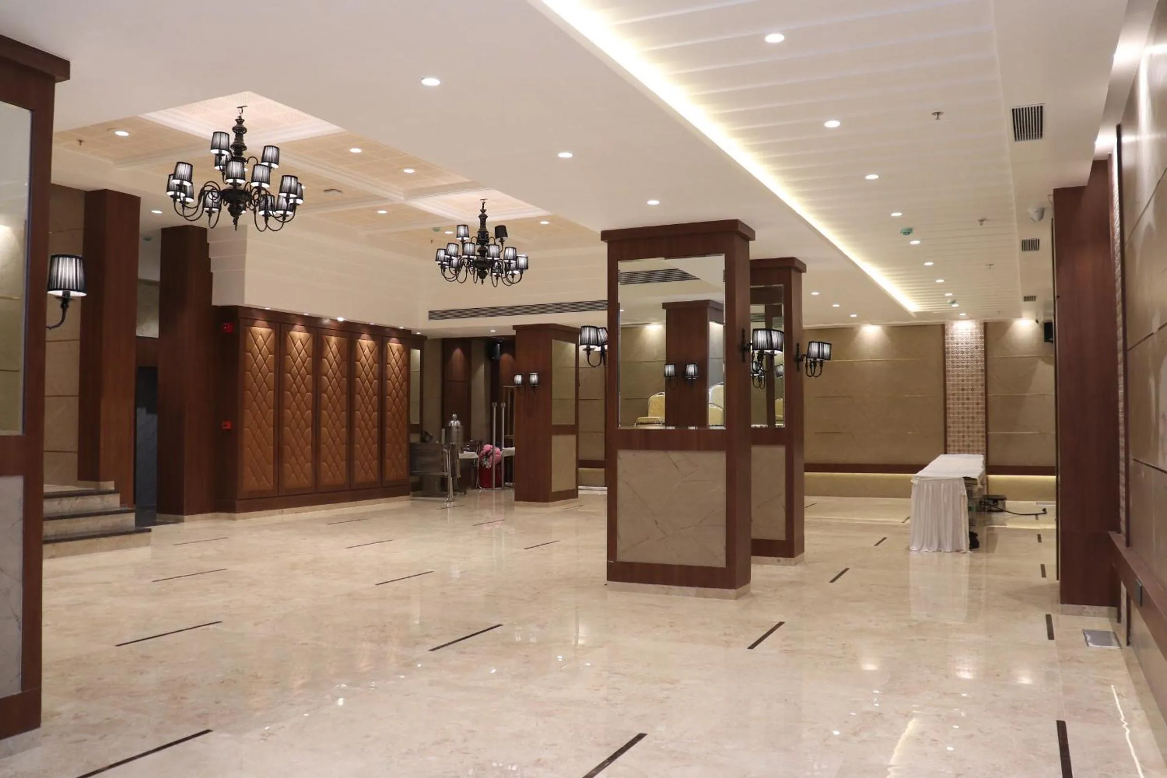 Banquet/Function facilities in Hotel Golden Nest Thane