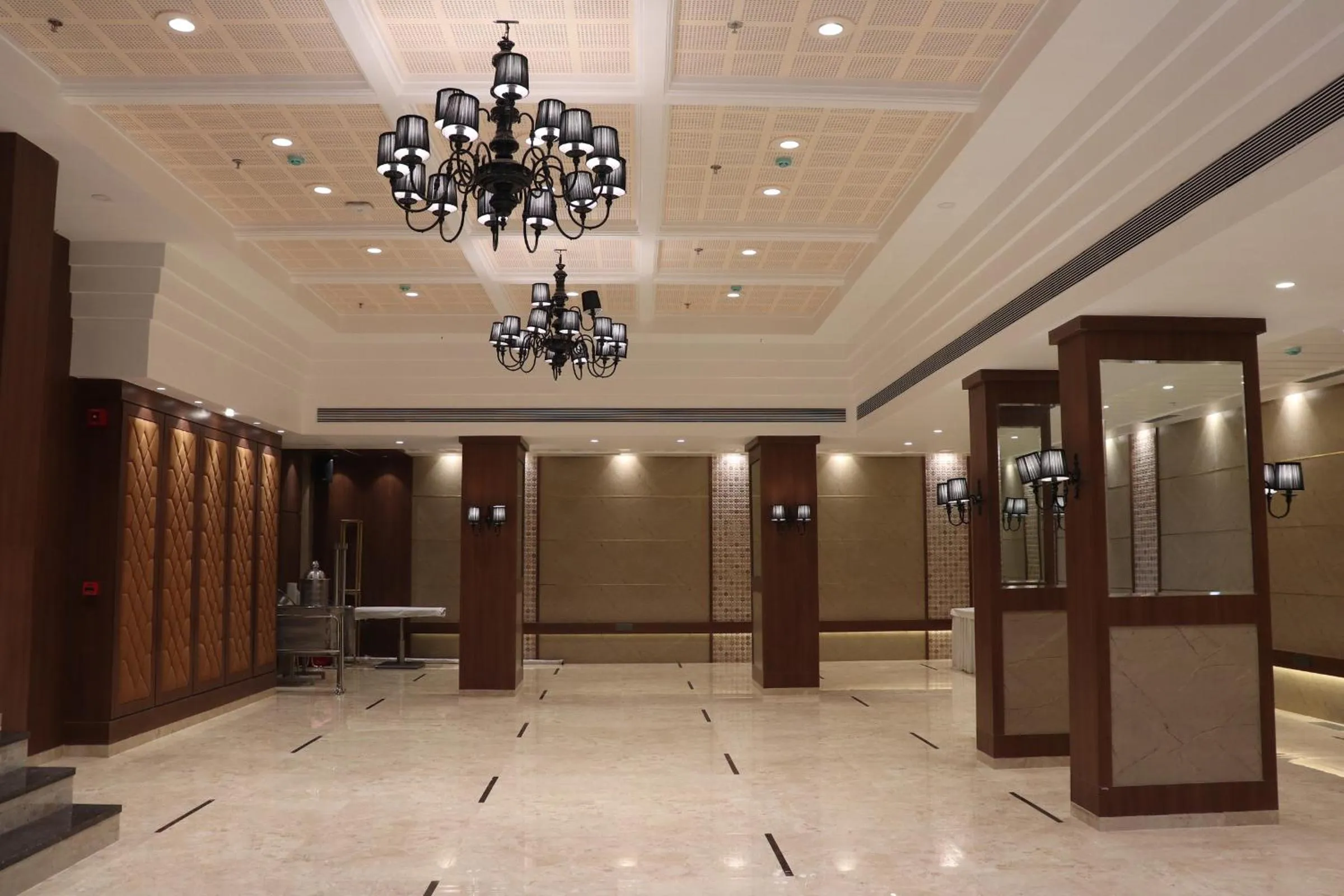 Banquet/Function facilities in Hotel Golden Nest Thane
