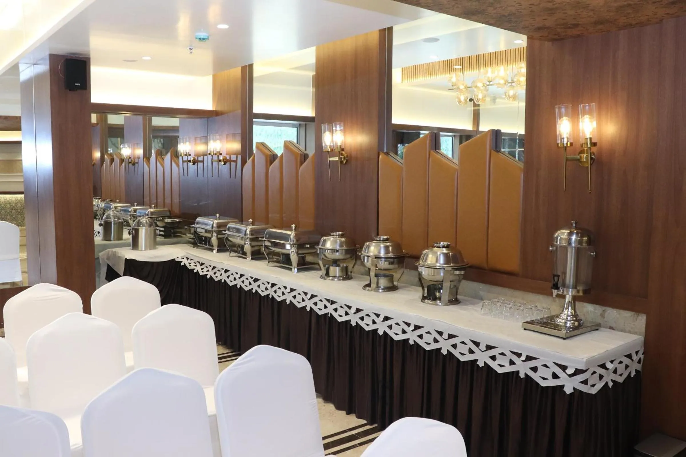 Banquet/Function facilities in Hotel Golden Nest Thane
