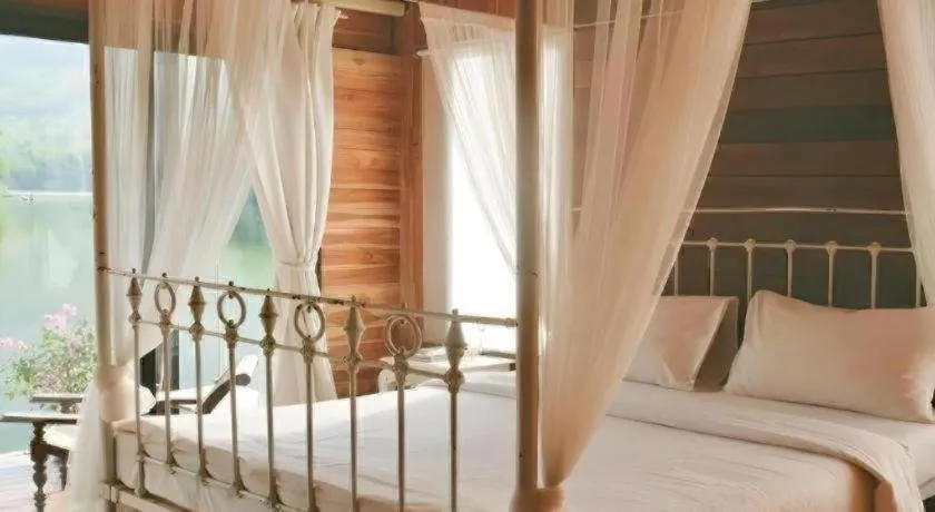 Bed in Le Bassin Erawan Resort