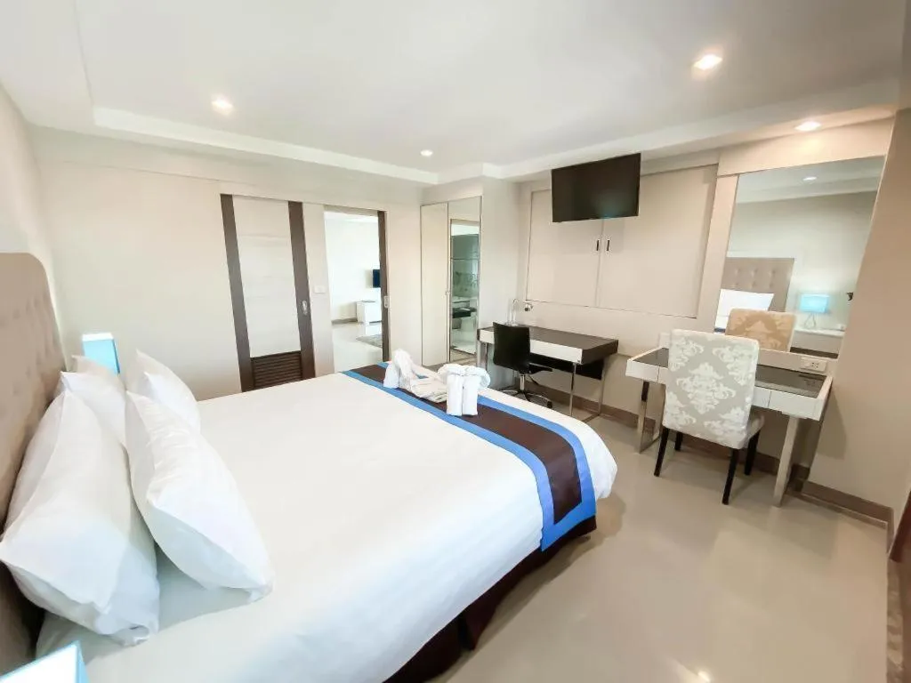 Bed in Blue Wave Hotel Hua Hin