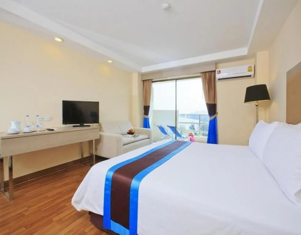 Bed in Blue Wave Hotel Hua Hin