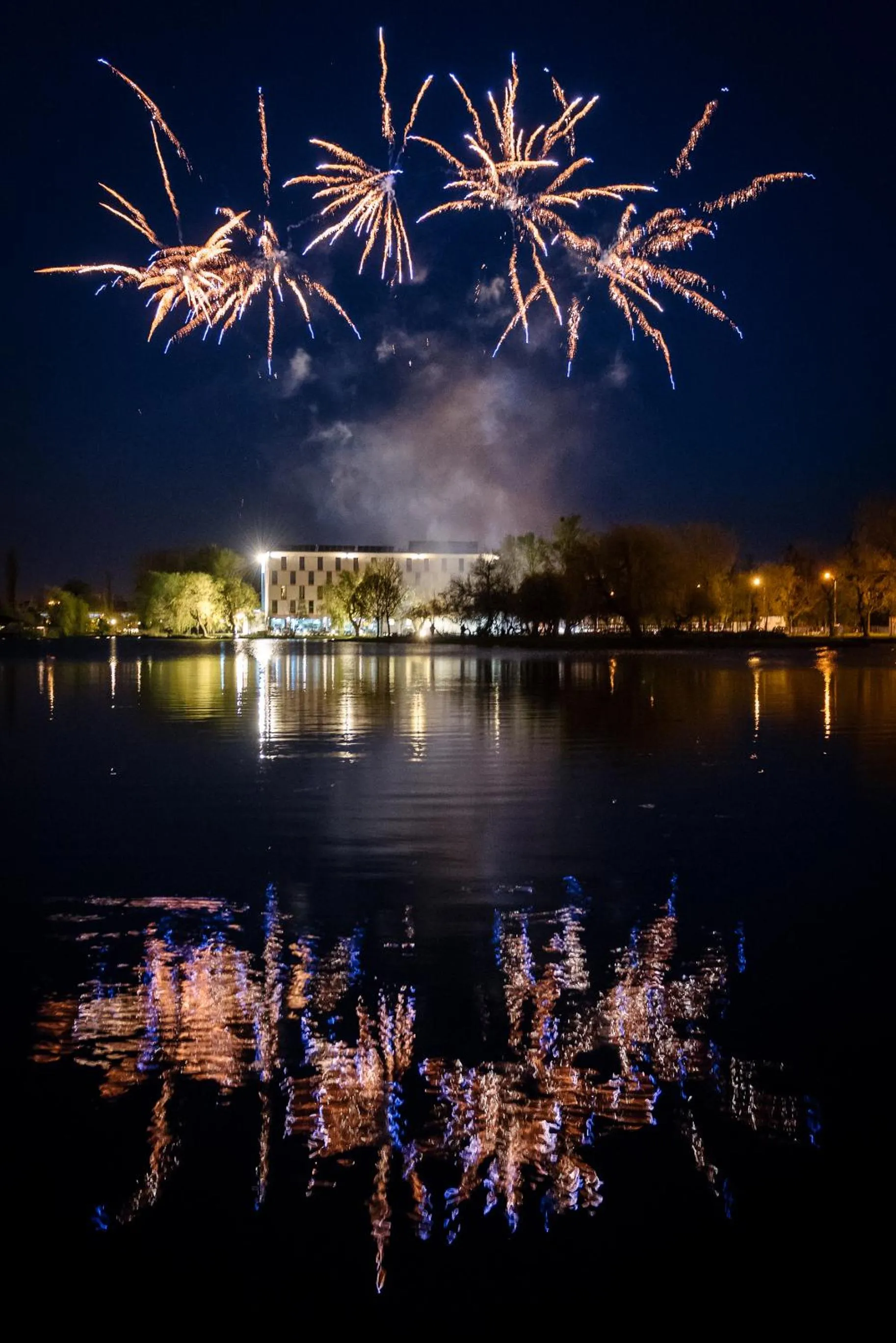 Spring in Best Western Plus Lakeside Hotel