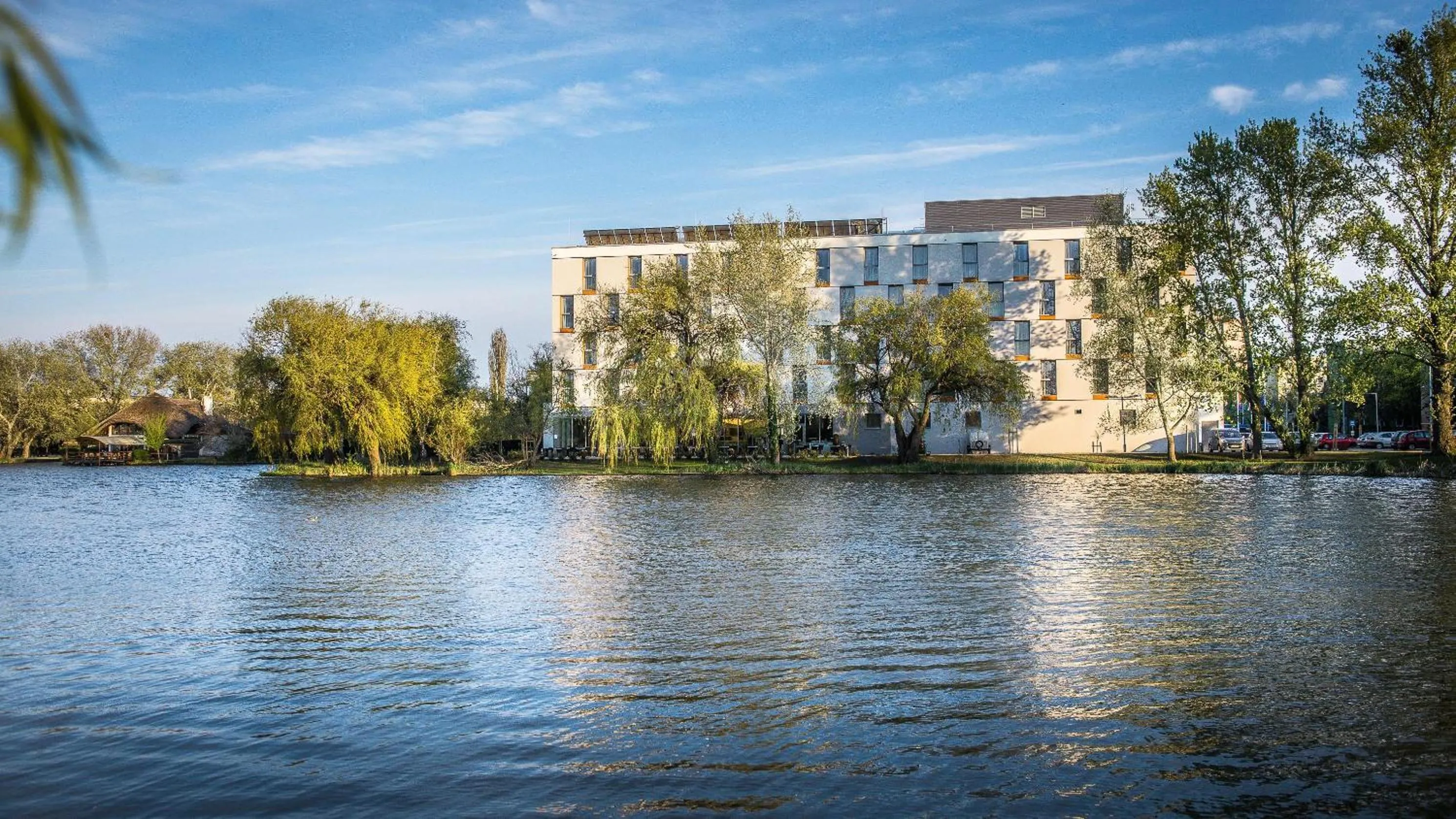 Property building in Best Western Plus Lakeside Hotel