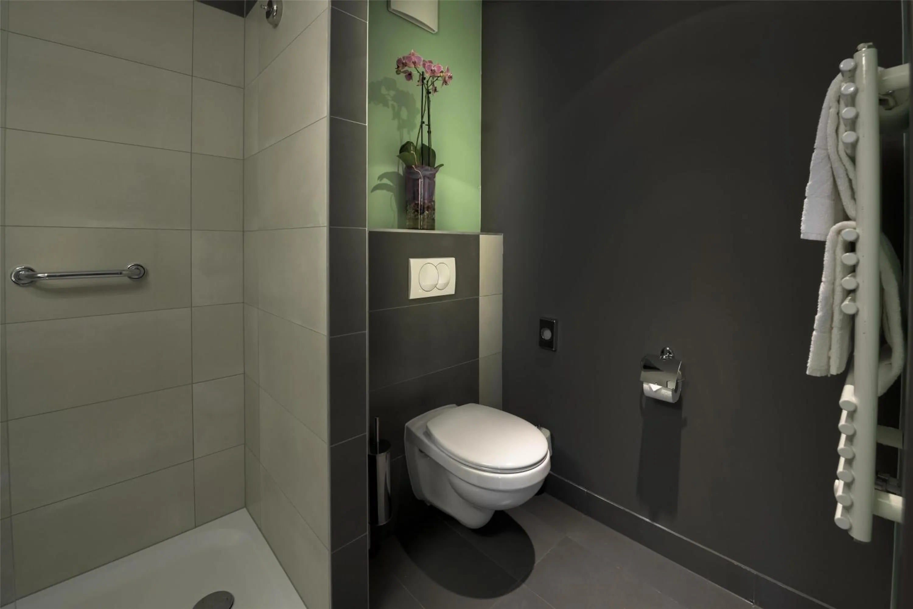 Bathroom in Best Western Plus Lakeside Hotel