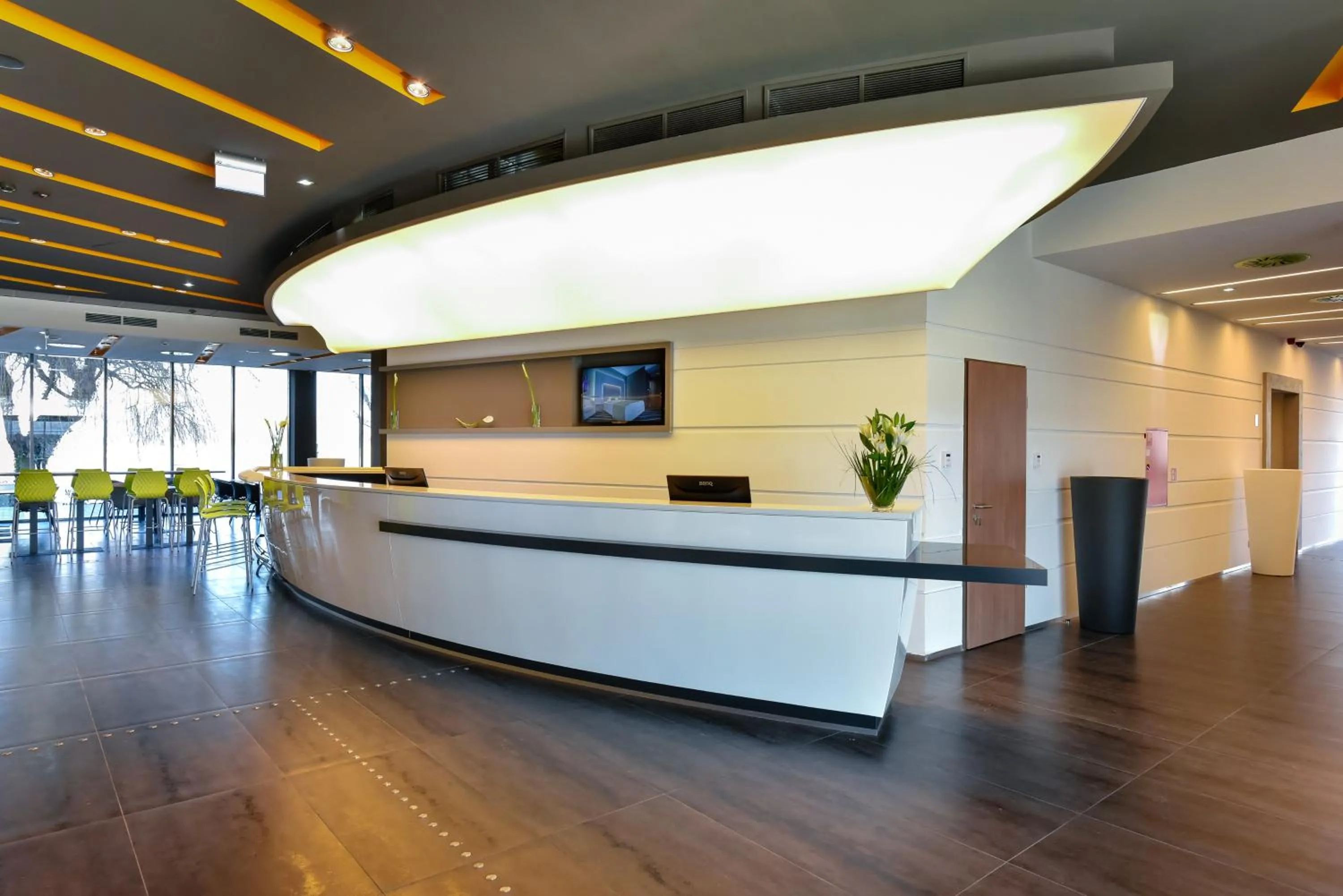 Lobby or reception in Best Western Plus Lakeside Hotel
