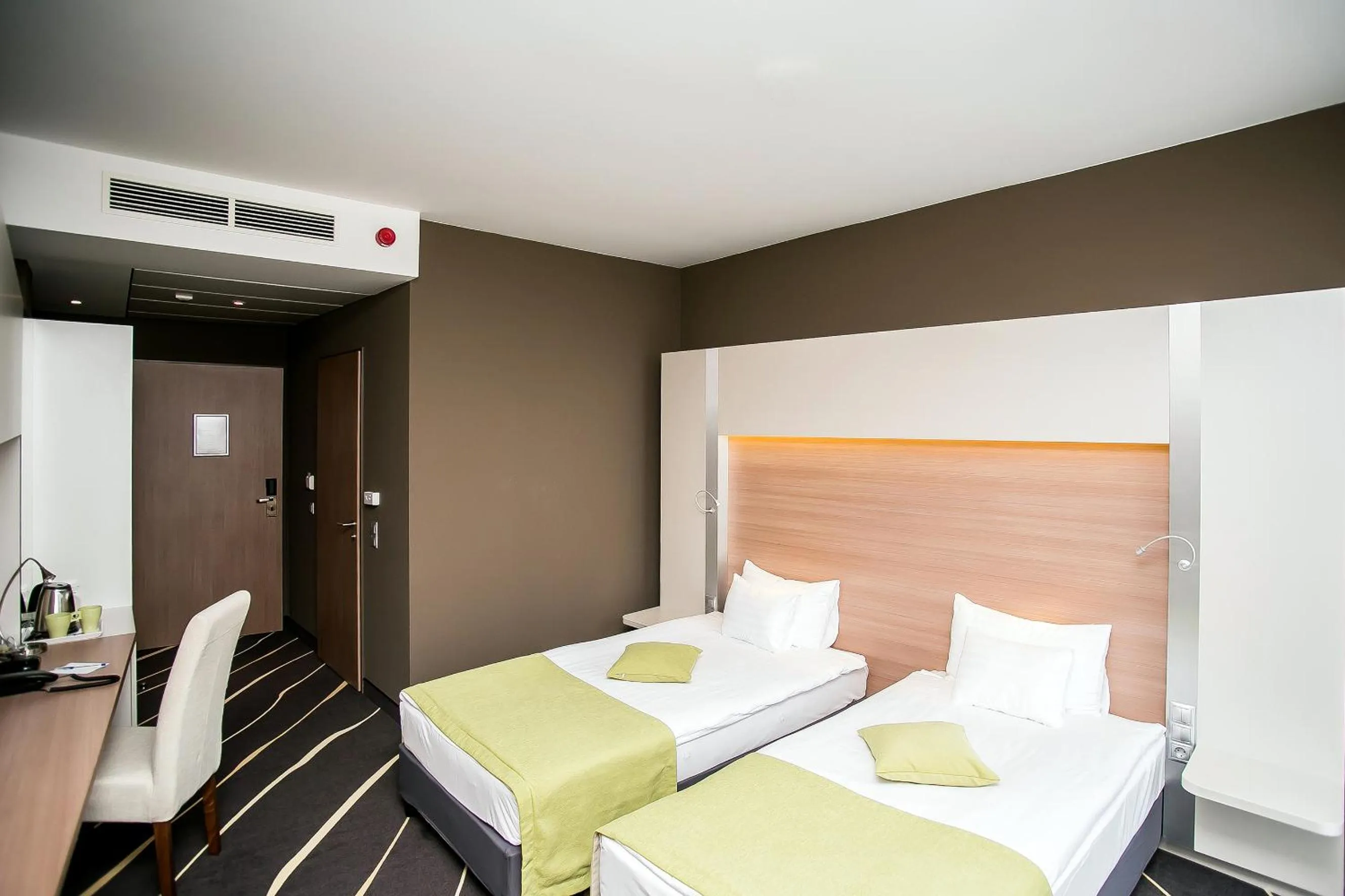 Bedroom, Bed in Best Western Plus Lakeside Hotel