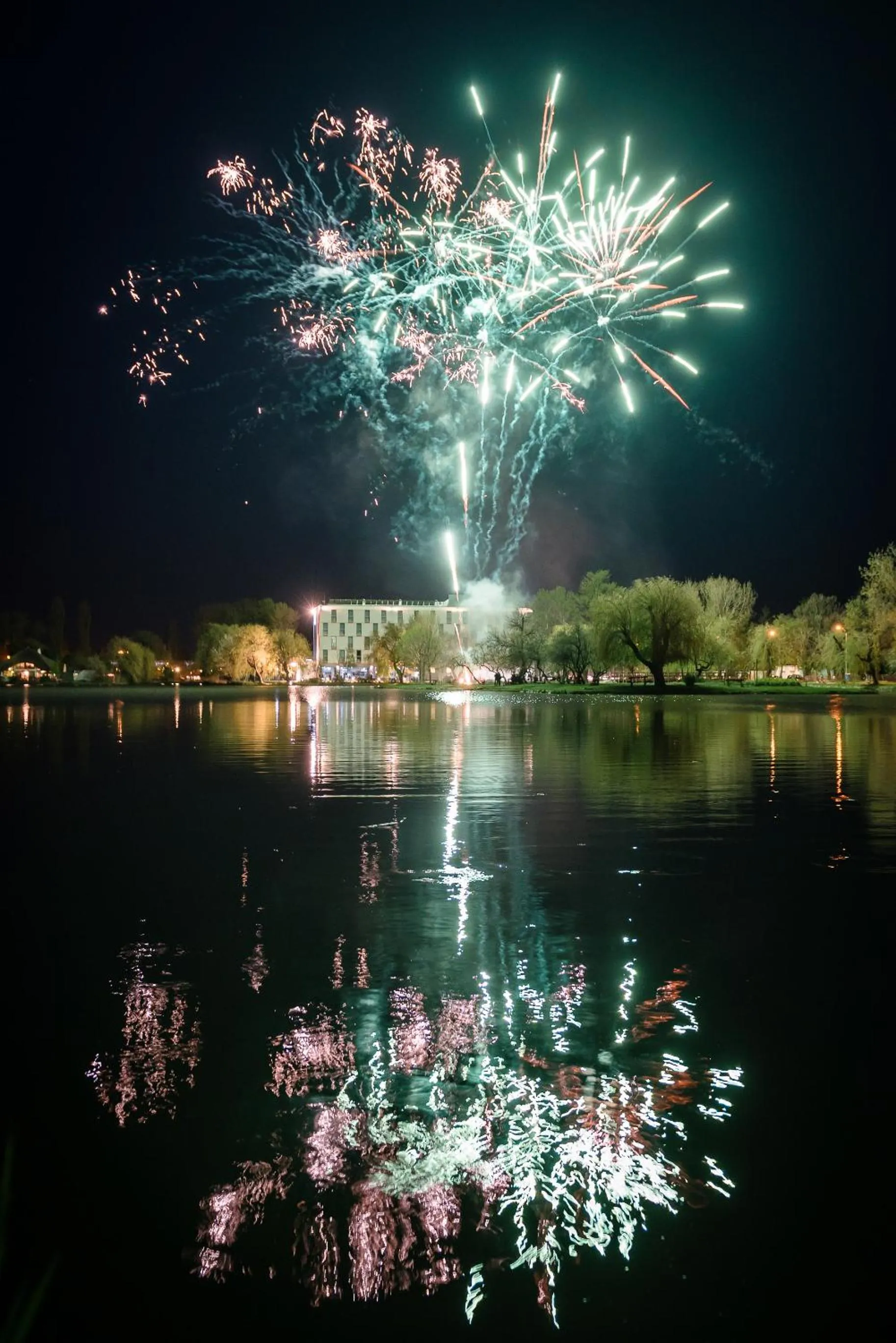 Spring in Best Western Plus Lakeside Hotel