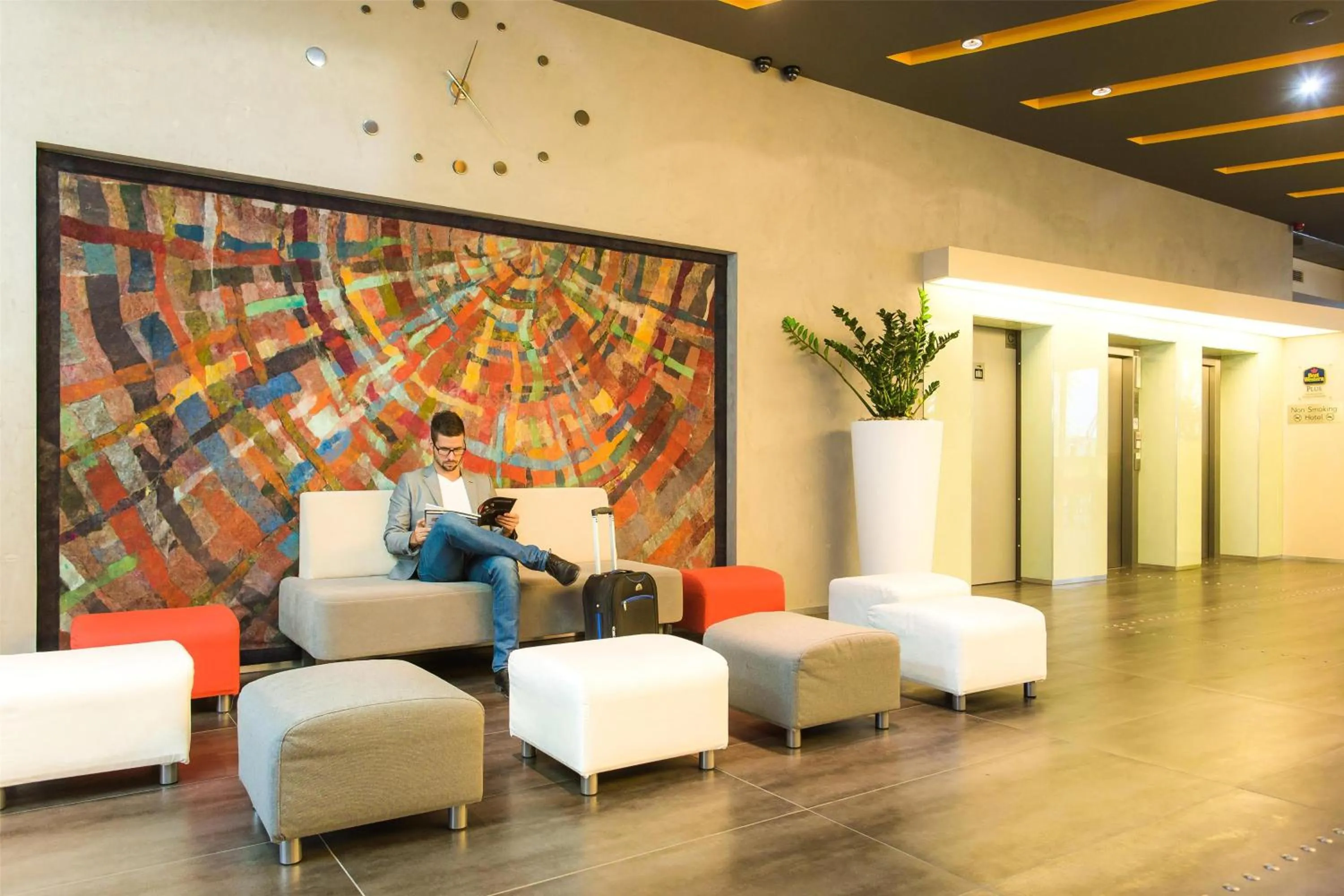 Lobby or reception in Best Western Plus Lakeside Hotel