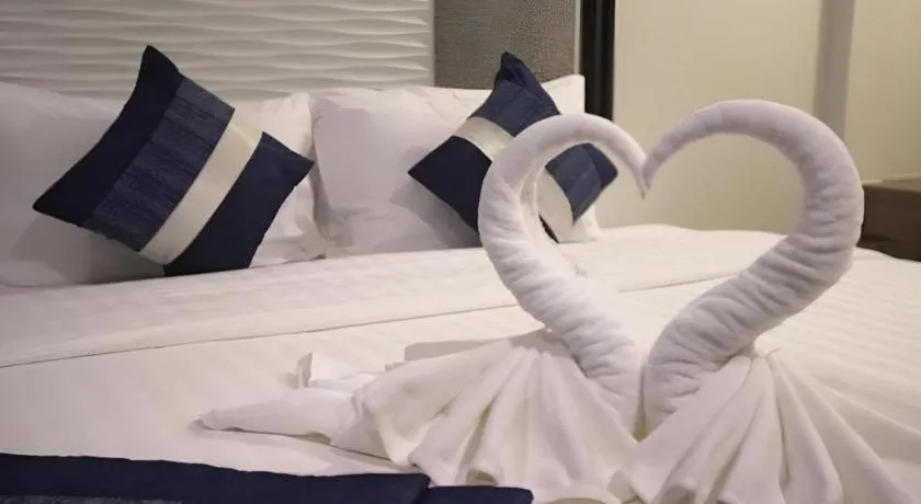 Bed in Chatnipa Beach Resort