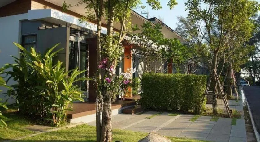 Chatnipa Beach Resort